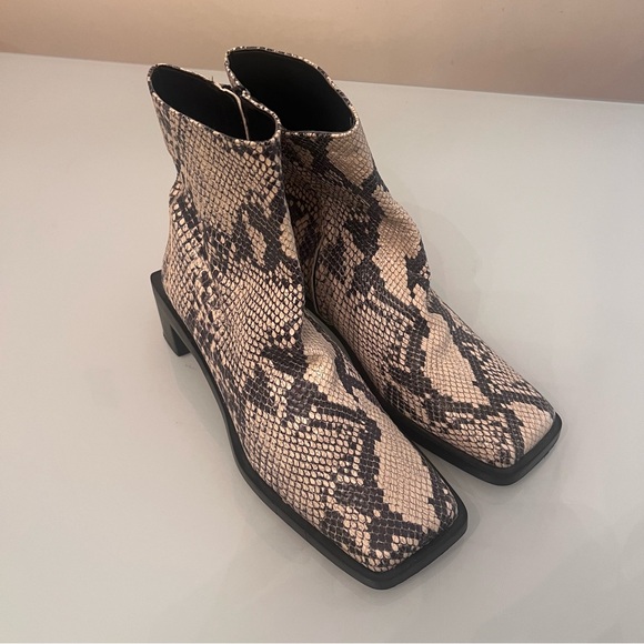 ZARA snakeskin embossed ankle boots square toe block heel - Picture 2 of 16